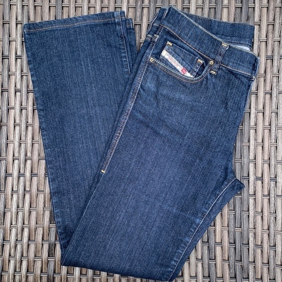 Diesel Bootzee-St Regular Slim-Bootcut Regular Waist Stretch Jeans - Picture 7 of 16
